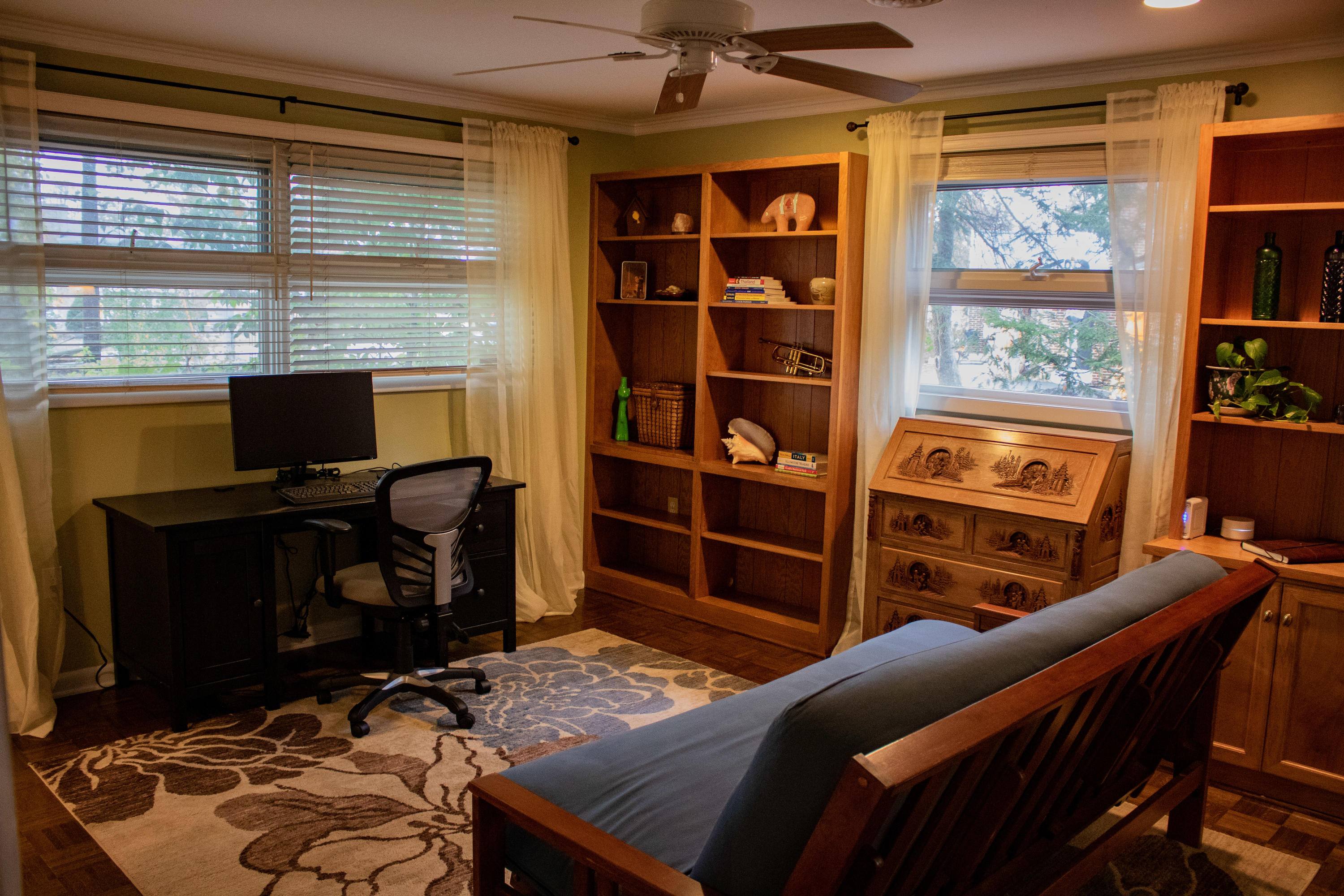 2208 Charsley Road Kingsport, TN 37660 - Photo 14 of 41 Sitting room with built-ins