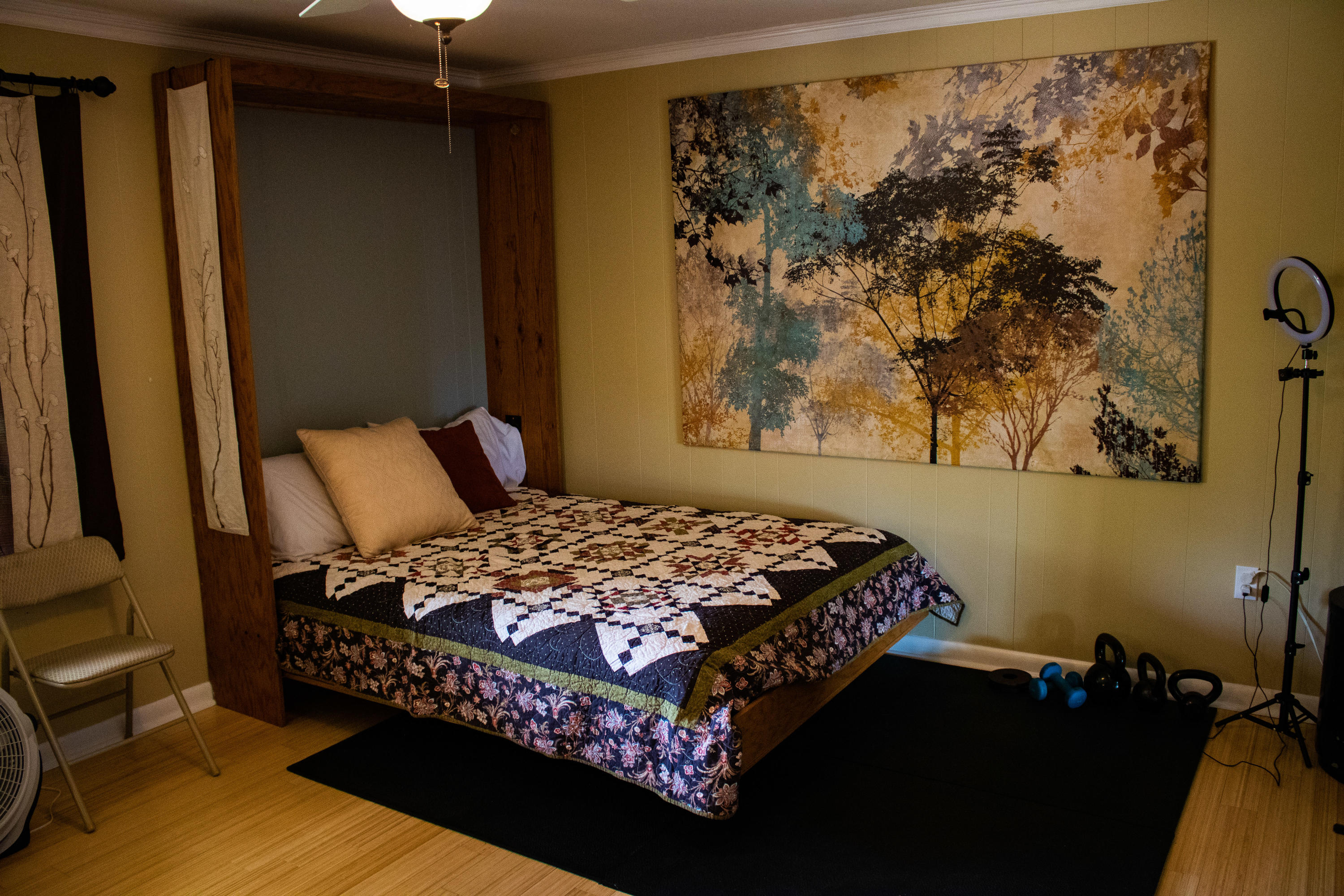 2208 Charsley Road Kingsport, TN 37660 - Photo 22 of 41 Queen size Murphy bed!