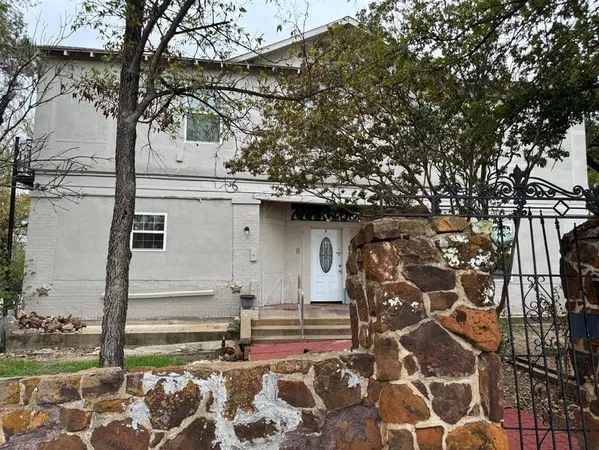 $1,425 | 2932 Haynie Street, Fort Worth, TX 76112