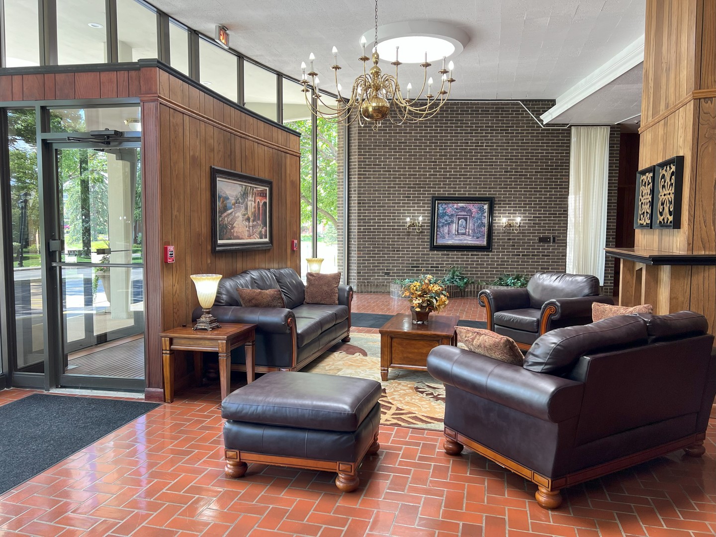 20 North Tower Road, Unit 9D Oak Brook, IL 60523 - Photo 4 of 15 Gallery Image 4