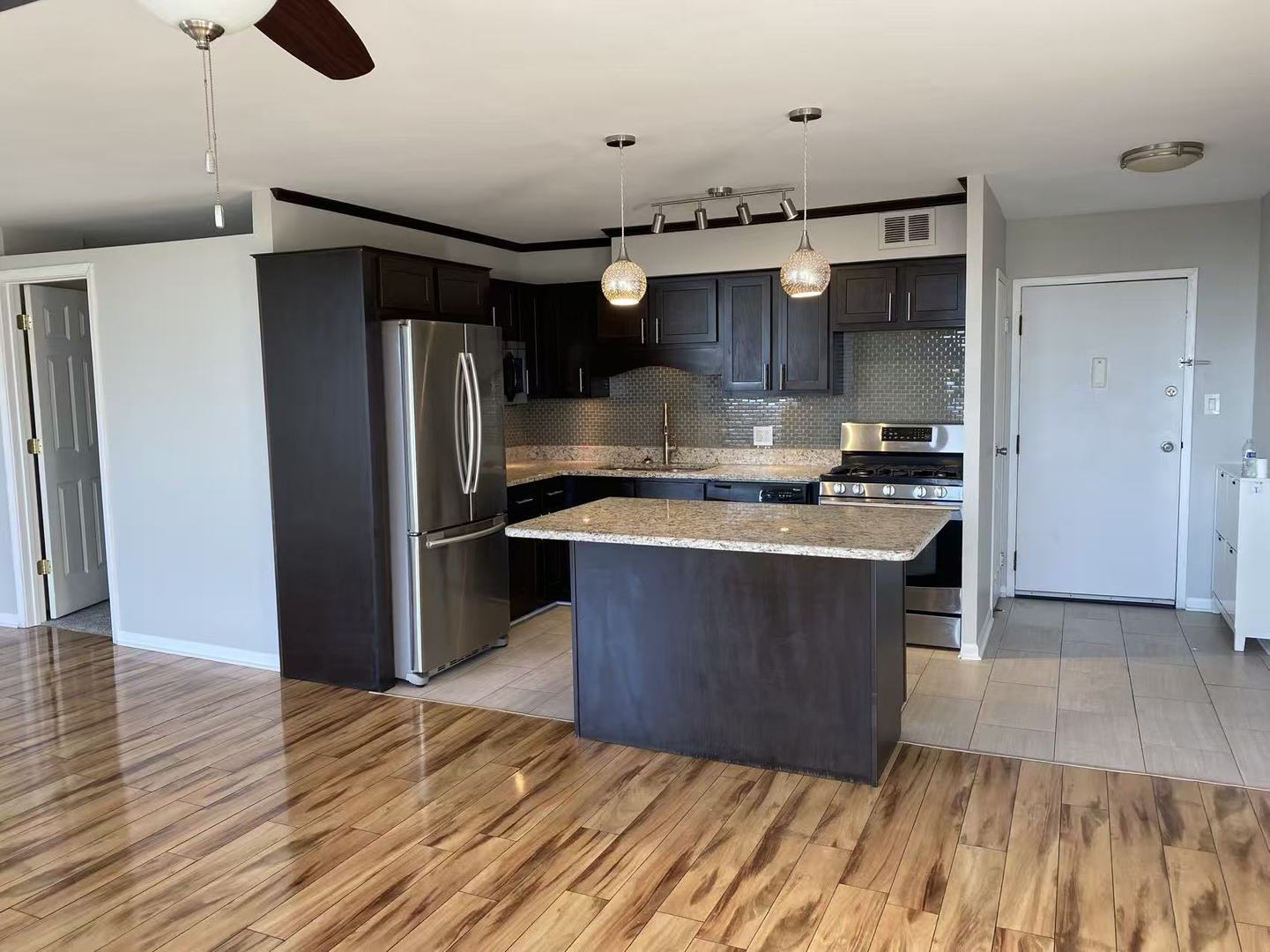 20 North Tower Road, Unit 9D Oak Brook, IL 60523 - Photo 10 of 15 Gallery Image 10