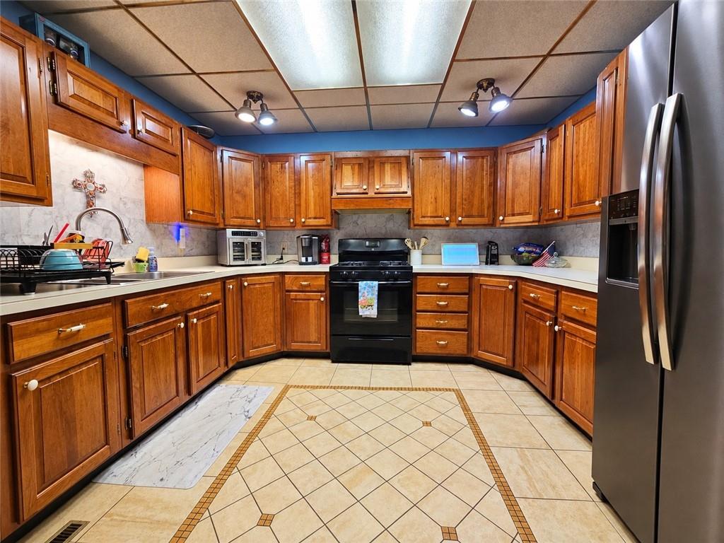 302 South Monroe Street Butler, PA 16001 - Photo 4 of 36 Spacious kitchen with lots of kitchen cabinets.