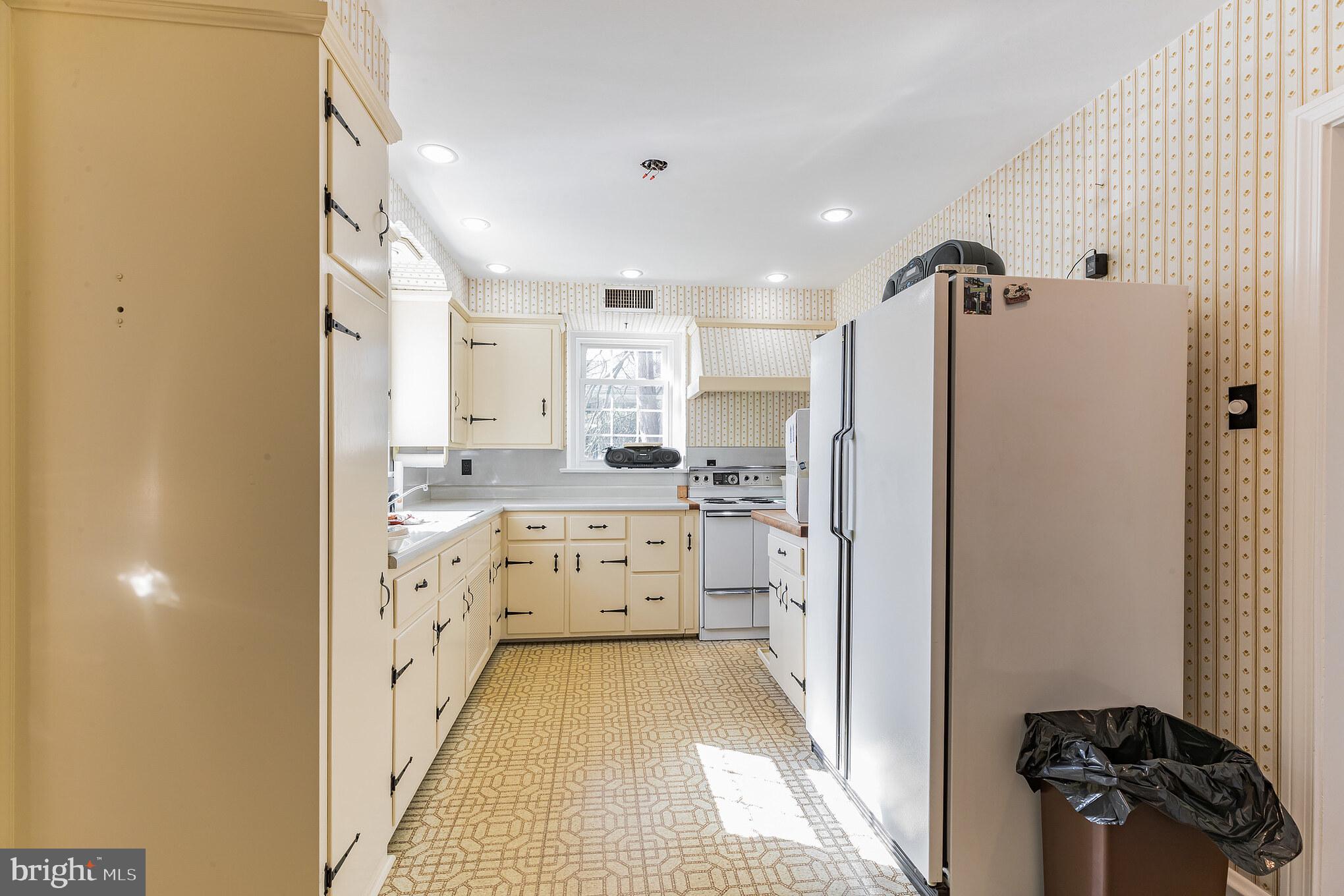533 Brookfield Road Drexel Hill, PA 19026 - Photo 9 of 32 Gallery Image 9