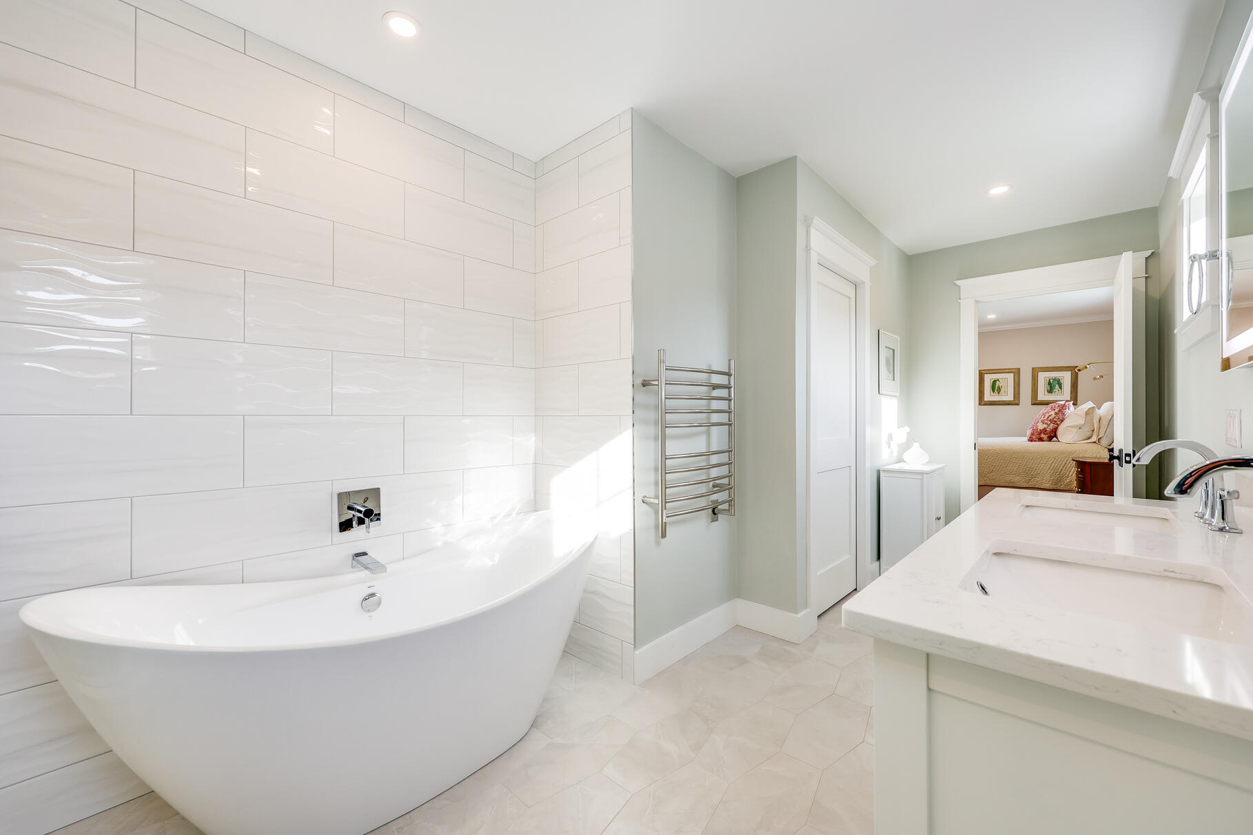 20 Cockle Cove Road South Chatham, MA 02659 - Photo 12 of 42 a bathroom with a bathtub and a sink