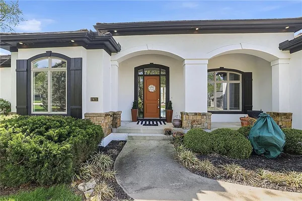 $999,000 | 2421 Northeast Lake Breeze Drive, Lee's Summit, MO 64086