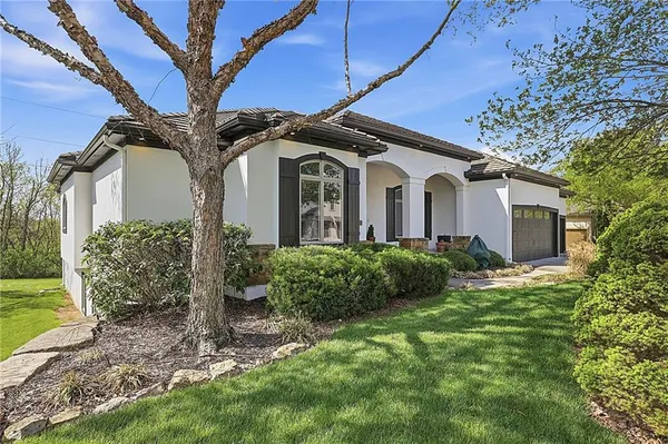 $999,000 | 2421 Northeast Lake Breeze Drive, Lee's Summit, MO 64086