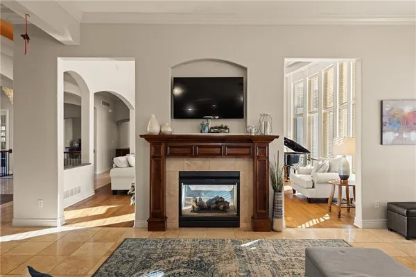 $999,000 | 2421 Northeast Lake Breeze Drive, Lee's Summit, MO 64086