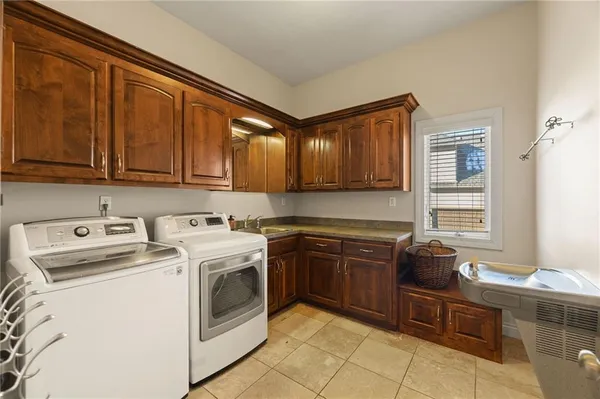 $999,000 | 2421 Northeast Lake Breeze Drive, Lee's Summit, MO 64086