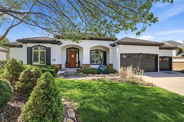 $999,000 | 2421 Northeast Lake Breeze Drive, Lee's Summit, MO 64086