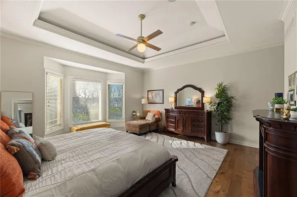 $999,000 | 2421 Northeast Lake Breeze Drive, Lee's Summit, MO 64086