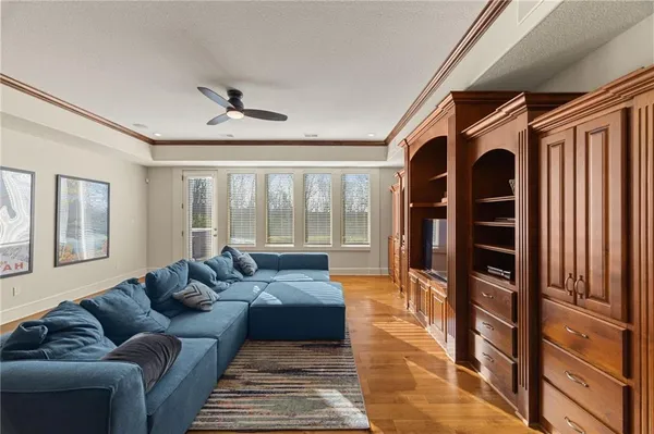 $999,000 | 2421 Northeast Lake Breeze Drive, Lee's Summit, MO 64086