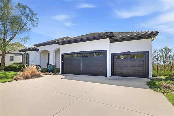 $999,000 | 2421 Northeast Lake Breeze Drive, Lee's Summit, MO 64086