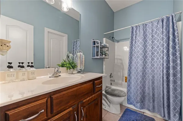 $999,000 | 2421 Northeast Lake Breeze Drive, Lee's Summit, MO 64086