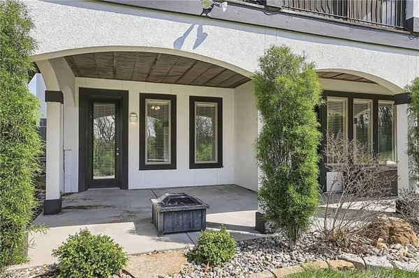 $999,000 | 2421 Northeast Lake Breeze Drive, Lee's Summit, MO 64086