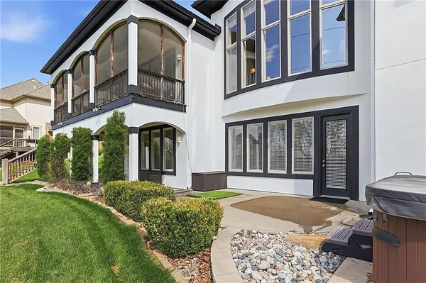 $999,000 | 2421 Northeast Lake Breeze Drive, Lee's Summit, MO 64086