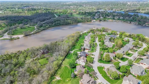 $999,000 | 2421 Northeast Lake Breeze Drive, Lee's Summit, MO 64086