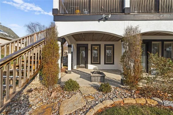 $999,000 | 2421 Northeast Lake Breeze Drive, Lee's Summit, MO 64086