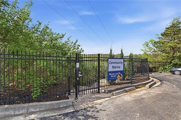 $999,000 | 2421 Northeast Lake Breeze Drive, Lee's Summit, MO 64086