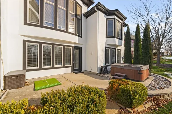 $999,000 | 2421 Northeast Lake Breeze Drive, Lee's Summit, MO 64086