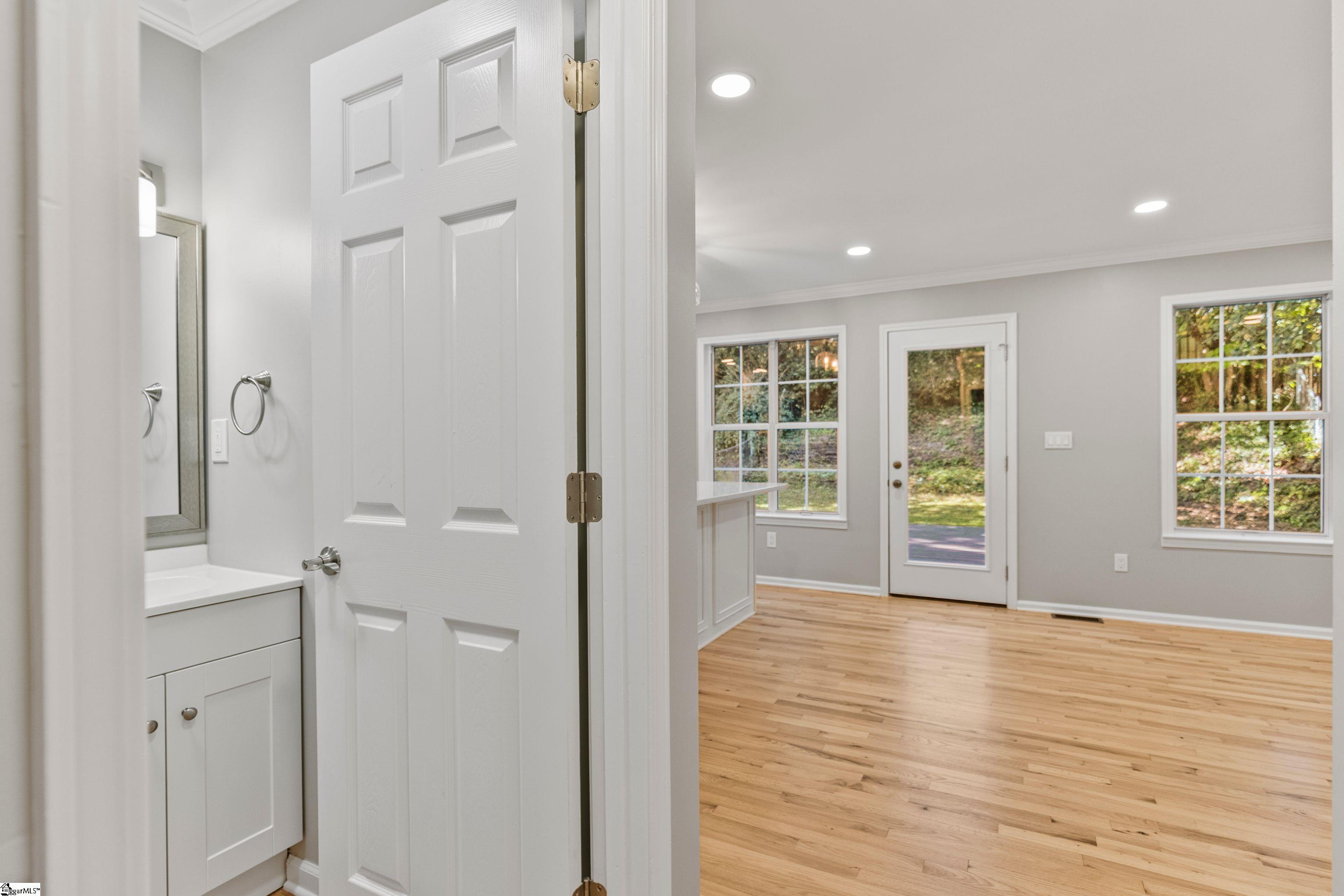 413 West Faris Road Greenville, SC 29605 - Photo 10 of 32 Gallery Image 10