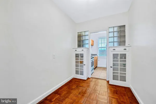a view of empty room with a kitchen and entryway