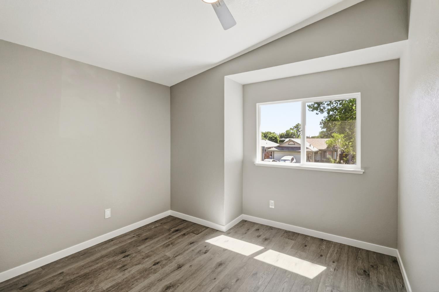 7521 Delta Pointe Way Sacramento, CA 95823 - Photo 37 of 48