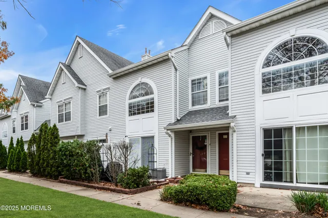 $325,000 | 11 Madison Court, Tinton Falls, NJ 07712