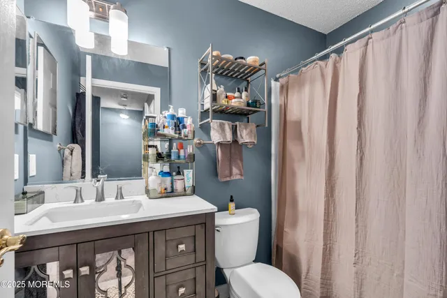 $325,000 | 11 Madison Court, Tinton Falls, NJ 07712