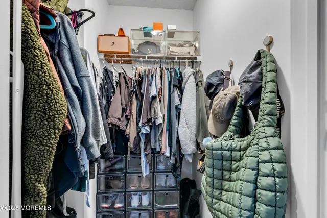 $325,000 | 11 Madison Court, Tinton Falls, NJ 07712