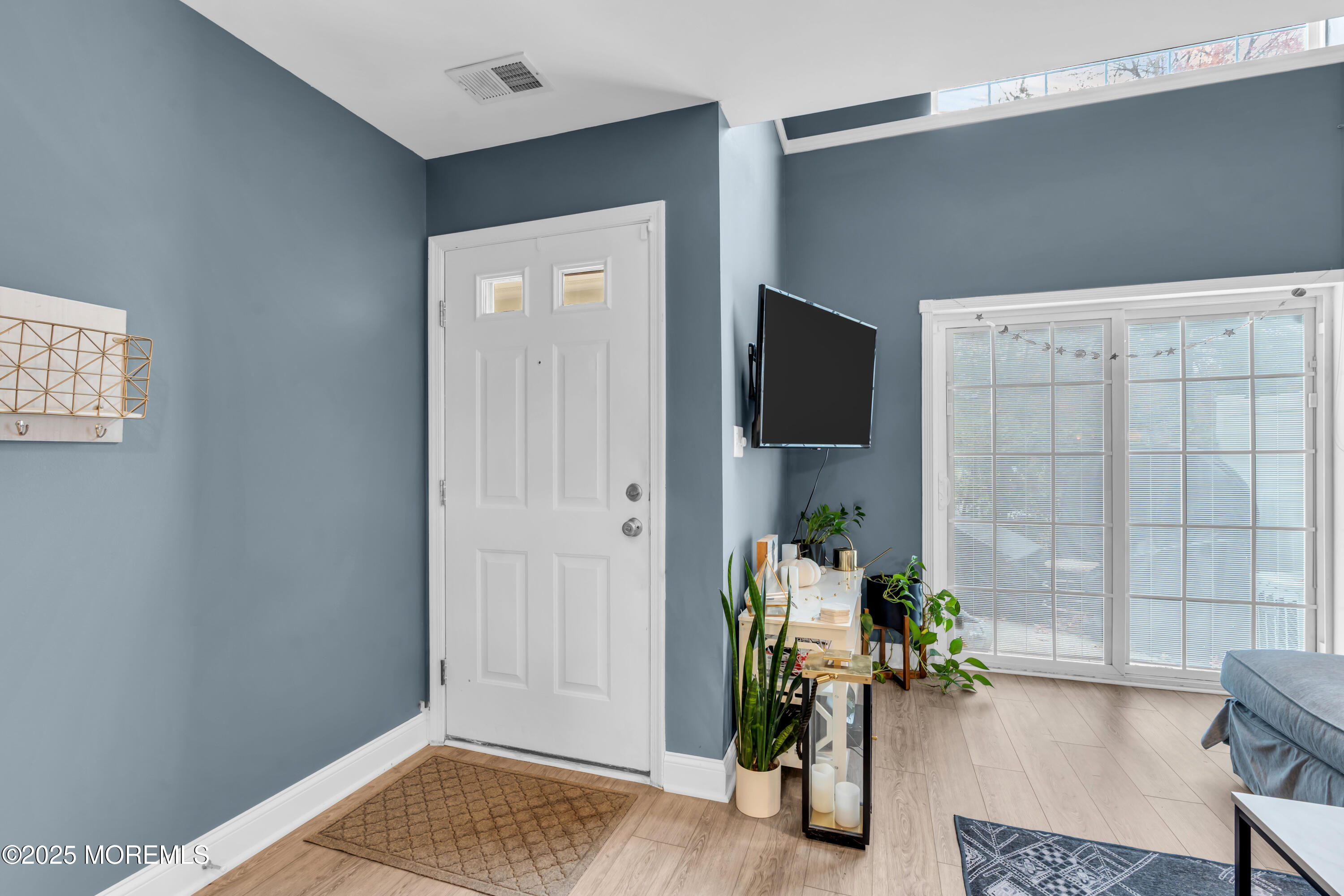11 Madison Court Tinton Falls, NJ 07712 - Photo 4 of 24 a living room with furniture and a potted plant