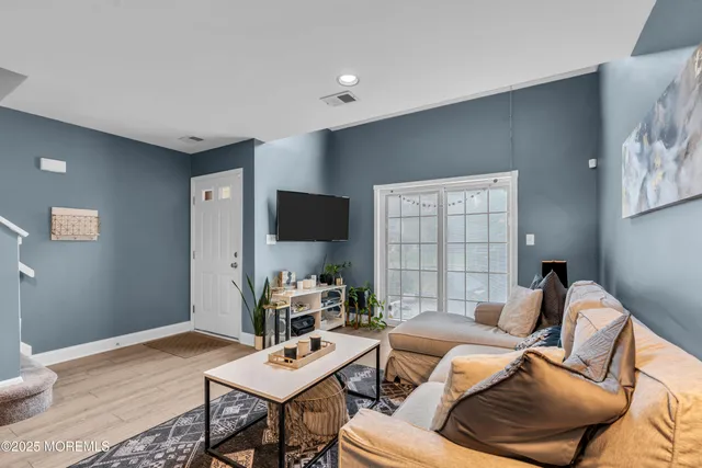 $325,000 | 11 Madison Court, Tinton Falls, NJ 07712