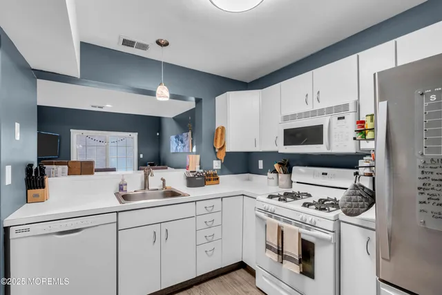 $325,000 | 11 Madison Court, Tinton Falls, NJ 07712