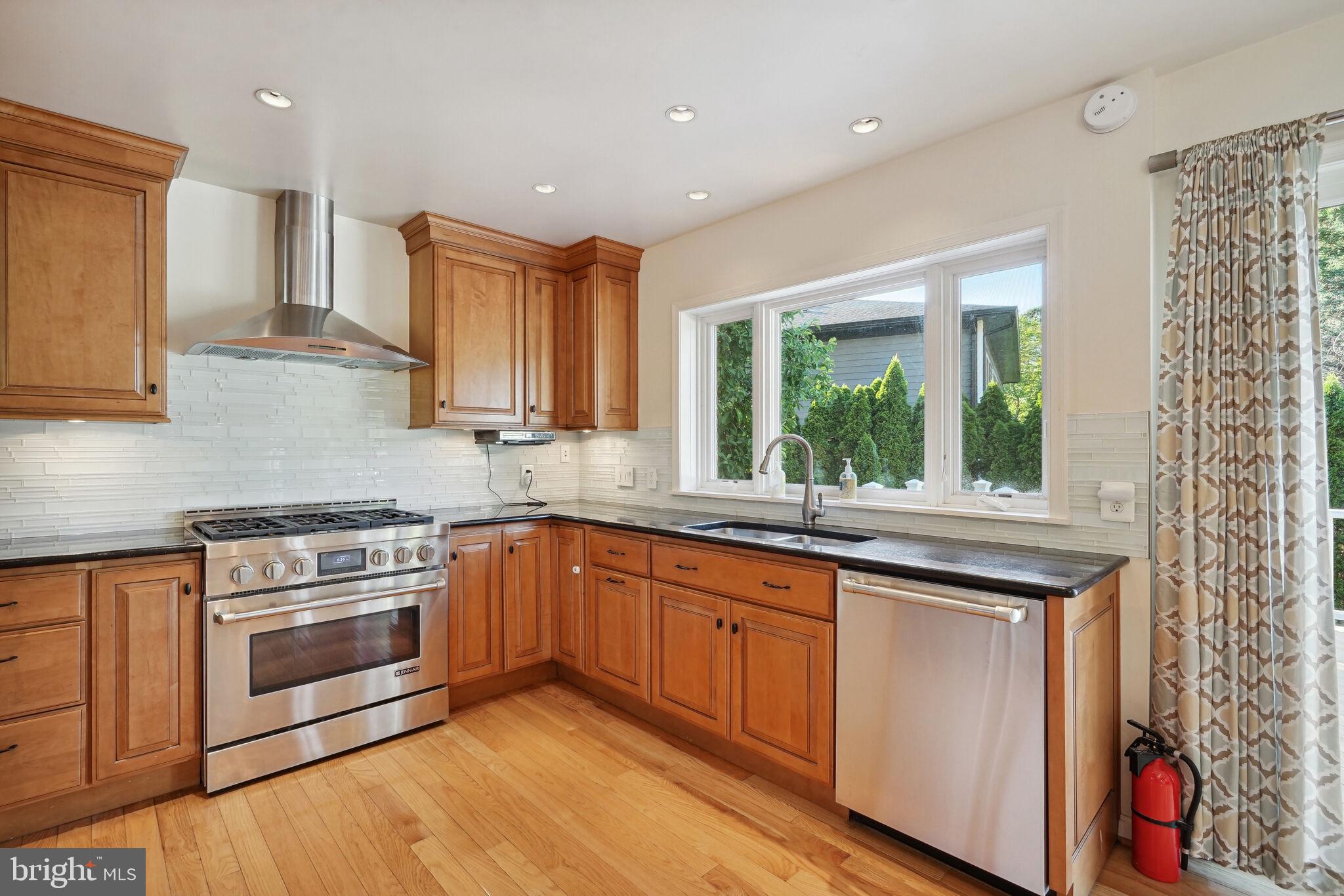 2068 Kirby Road McLean, VA 22101 - Photo 3 of 79 Gallery Image 3