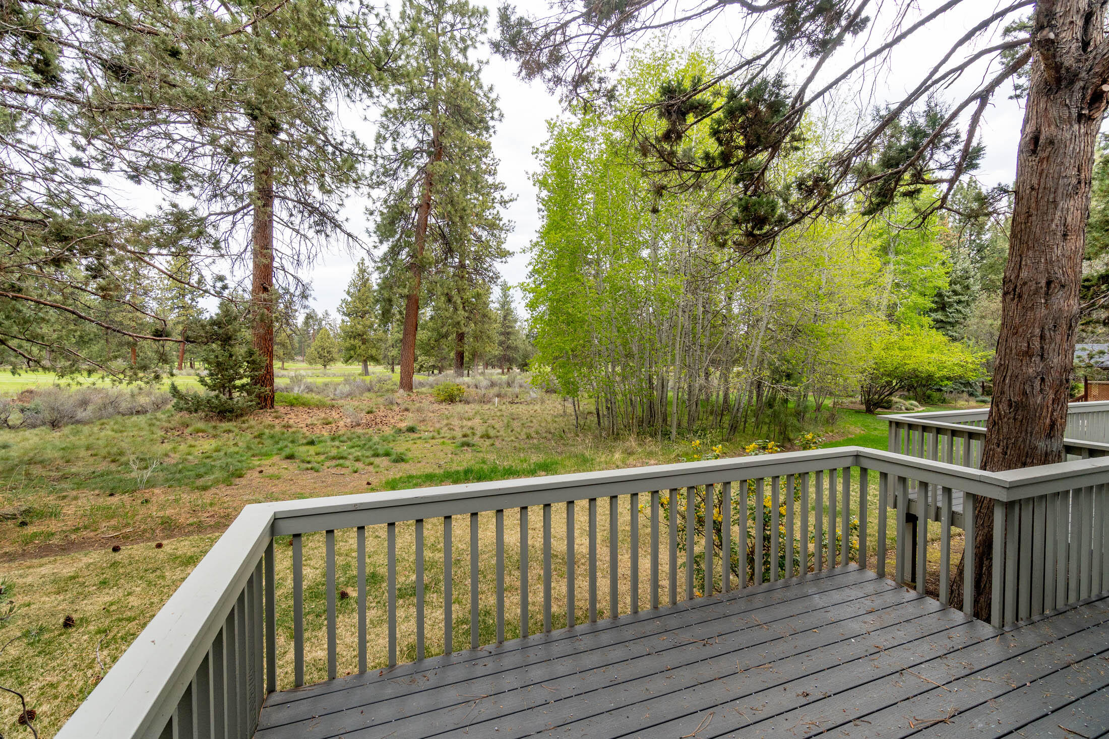 20316 Donkey Sled Road Bend, OR 97702 - Photo 31 of 50 a balcony with wooden floor and fence