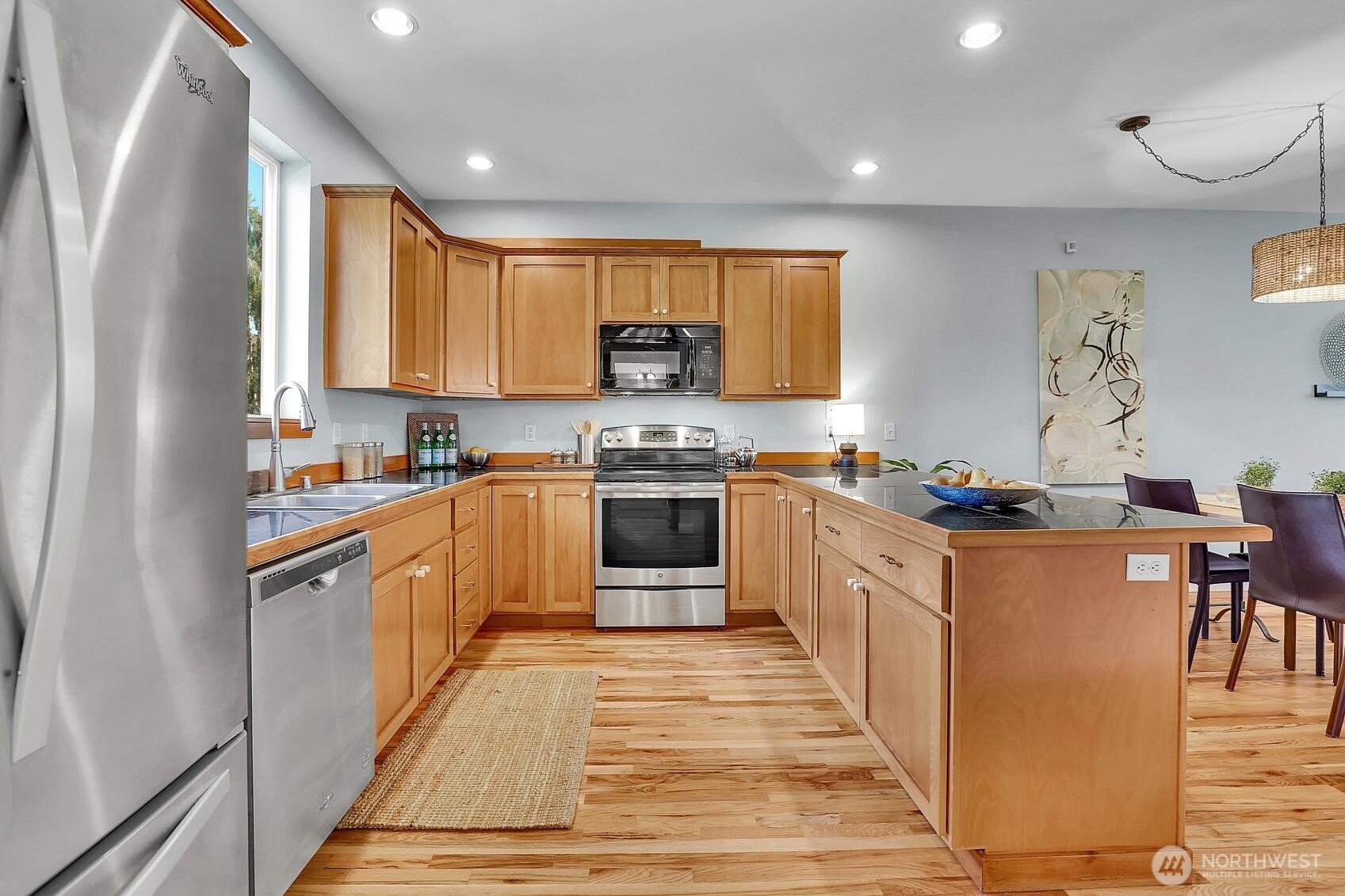 9236 Interlake Avenue North, Unit B Seattle, WA 98103 - Photo 8 of 20