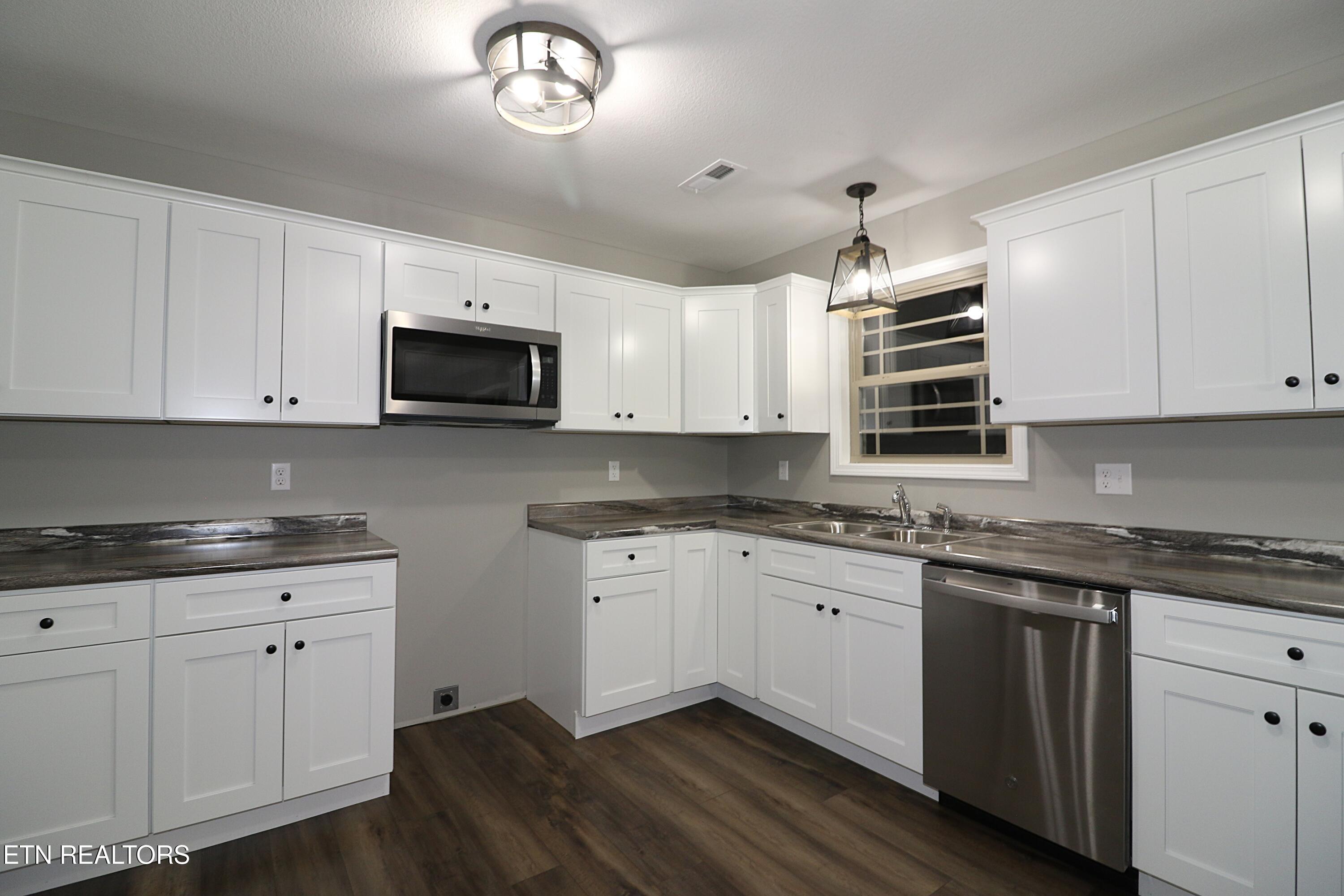 686 Taylon Lane Oneida, TN 37841 - Photo 9 of 29 094A8167