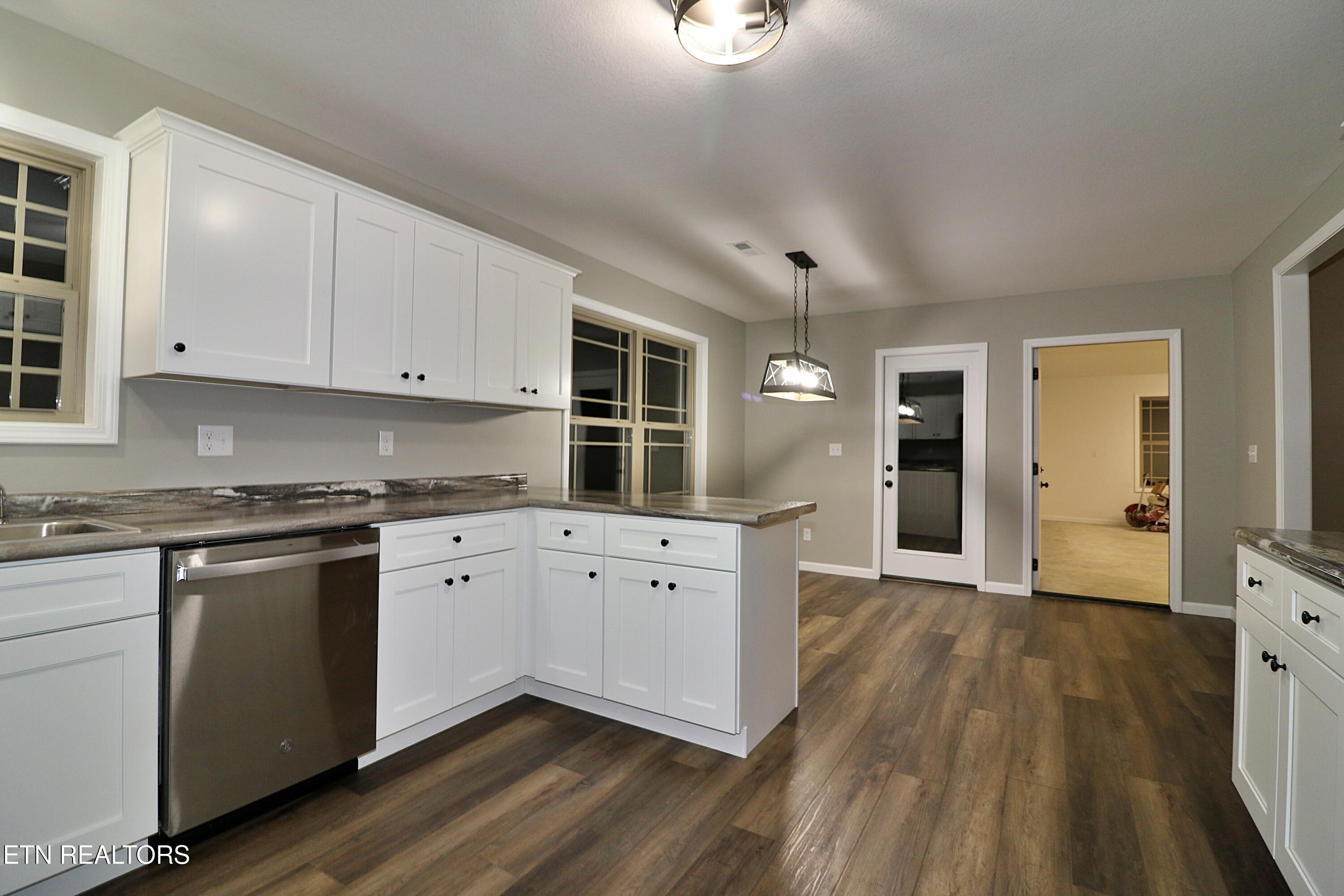 686 Taylon Lane Oneida, TN 37841 - Photo 10 of 29 094A8168