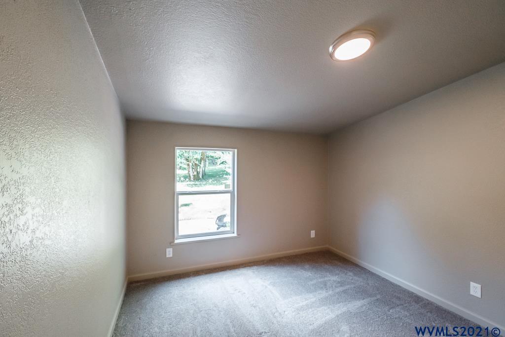 32304 Hidden Valley Road Lebanon, OR 97355 - Photo 18 of 37