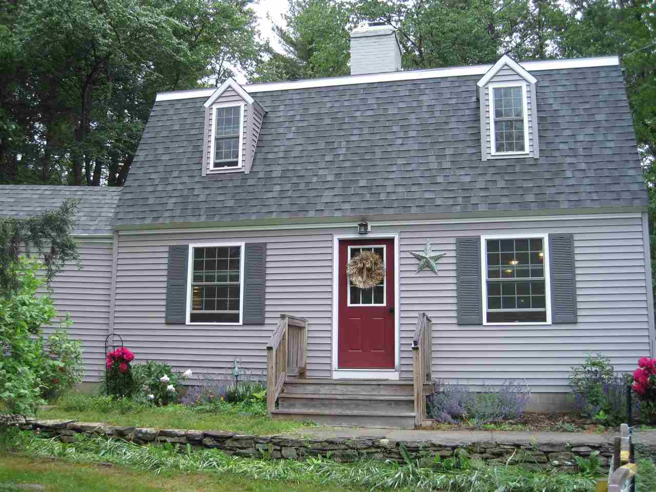 53 Stonehenge Road Londonderry, NH 03053 - Photo 3 of 40