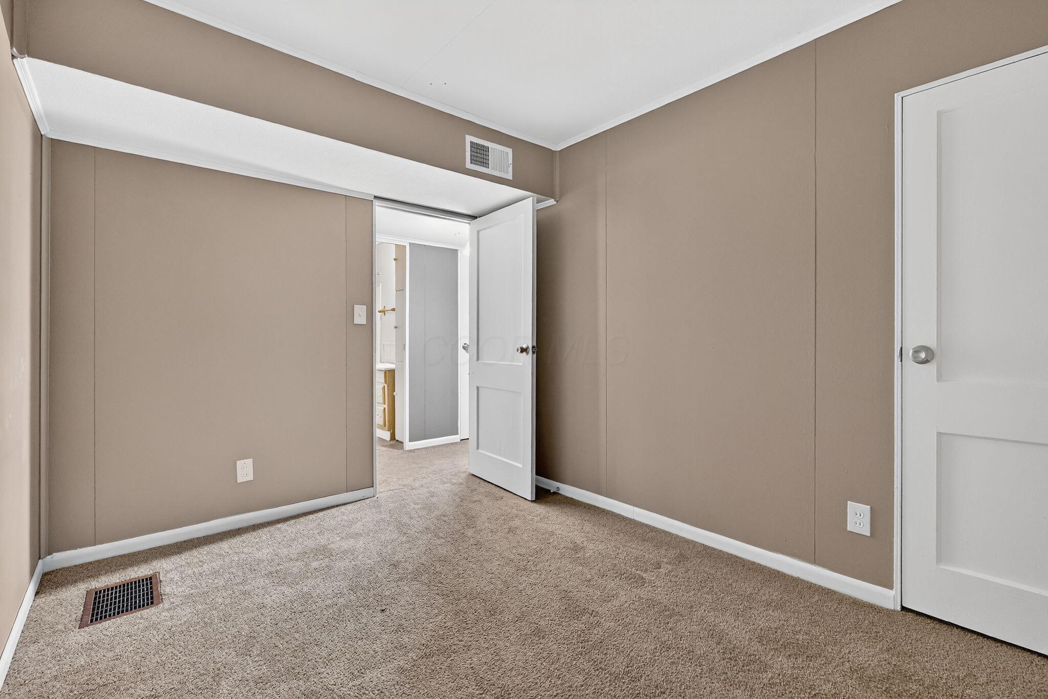 290 South Hampton Road Columbus, OH 43213 - Photo 19 of 32