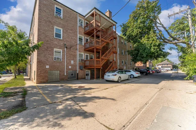 $205,000 | 2135 Central Street, Unit 3W, Evanston, IL 60201
