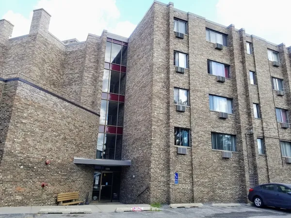 $2,050 | 5306 North Cumberland Avenue, Unit 507, Chicago, IL 60656
