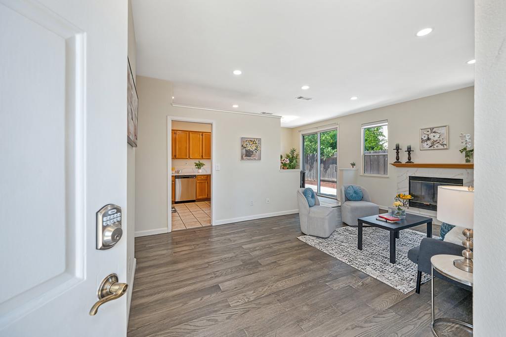 5621 Elk Spring Way Elk Grove, CA 95758 - Photo 5 of 35