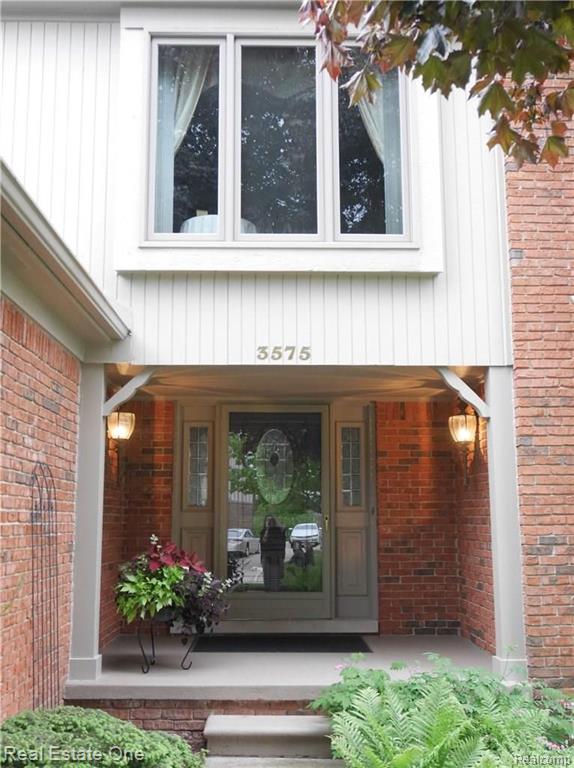 3575 Salem Drive Rochester Hills, MI 48306 - Photo 3 of 37