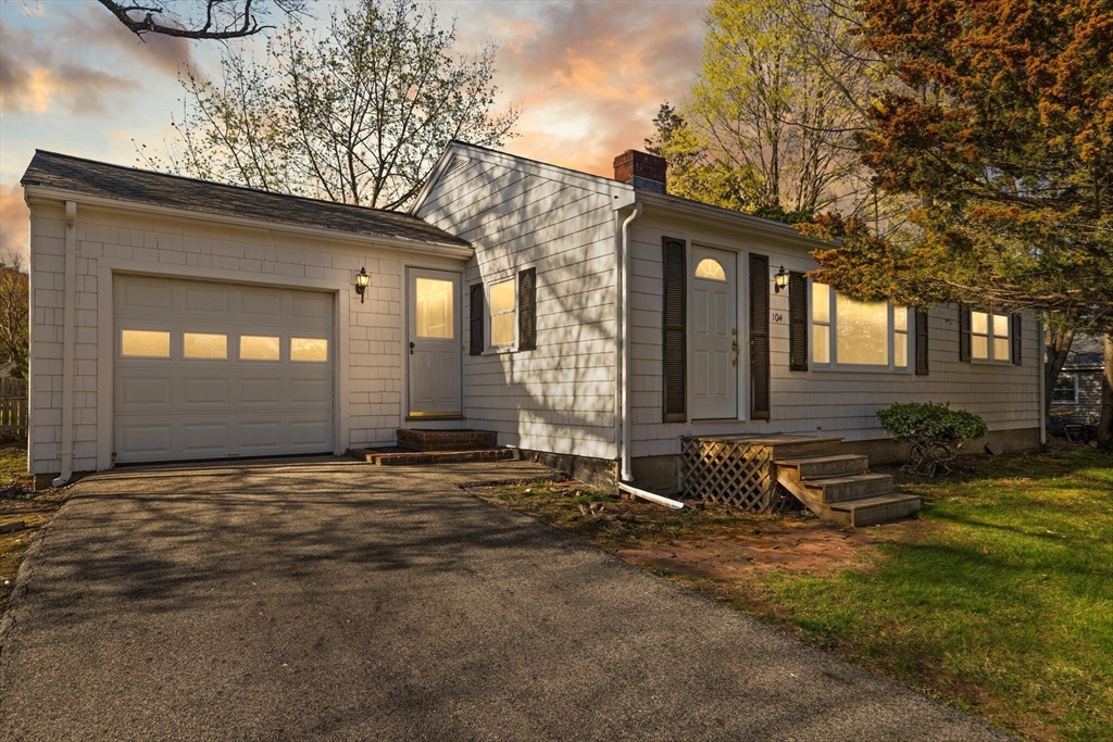 104 Homestead Circle Hamilton, MA 01982 - Photo 3 of 19 Gallery Image 3