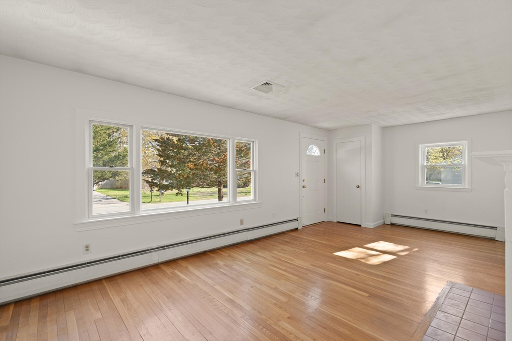104 Homestead Circle Hamilton, MA 01982 - Photo 5 of 19 Gallery Image 5