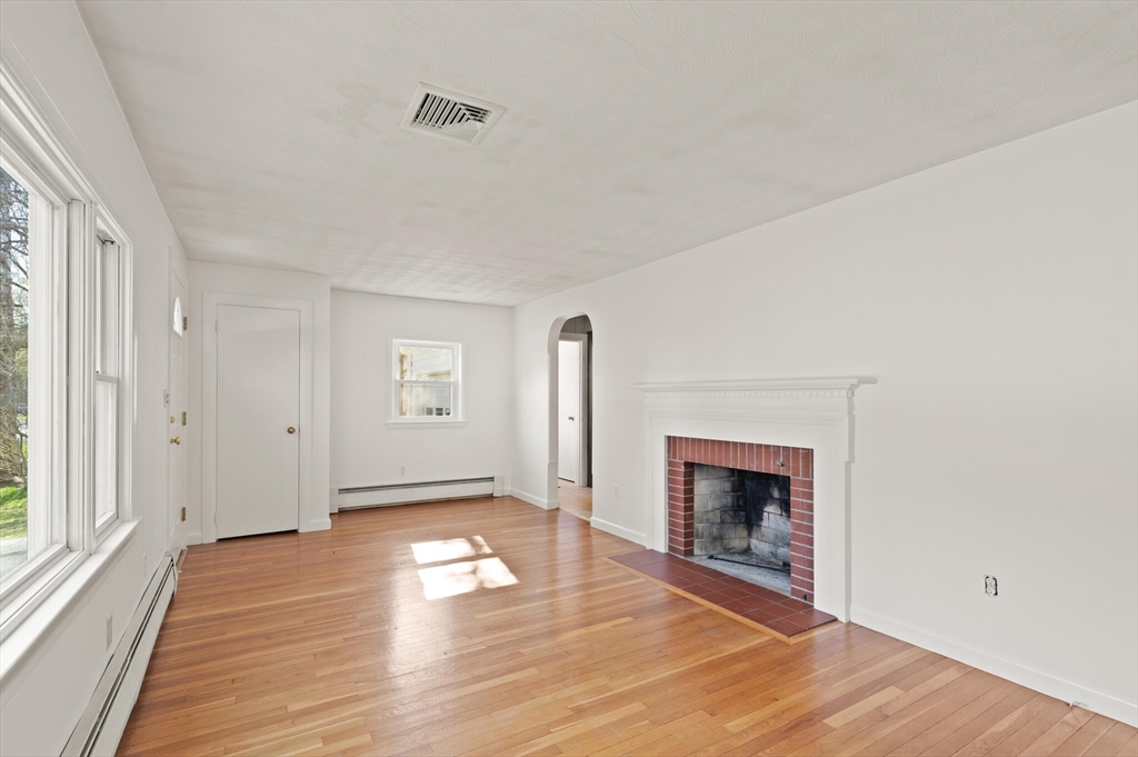 104 Homestead Circle Hamilton, MA 01982 - Photo 6 of 19 Gallery Image 6