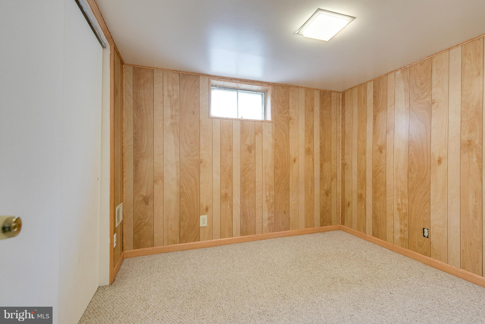 2709 Munson Street Silver Spring, MD 20902 - Photo 14 of 30 Office with closet