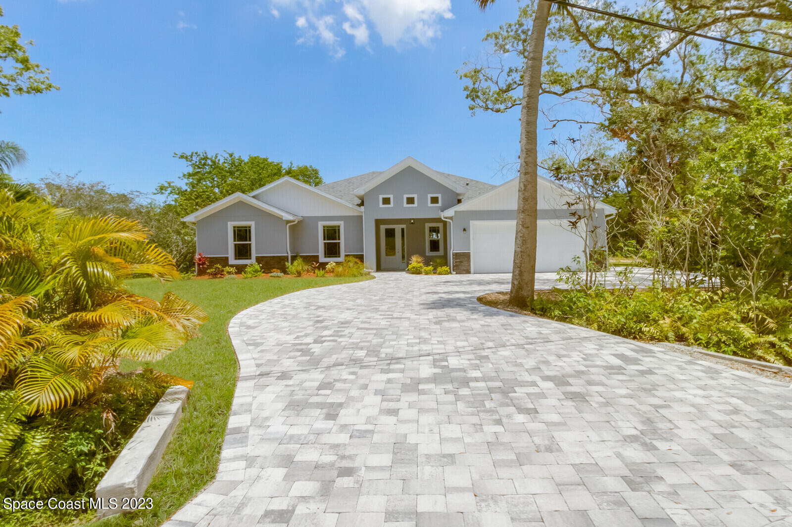 618 Hammock Road Melbourne, FL 32904 - Photo 2 of 59 a front view of a house with a yard