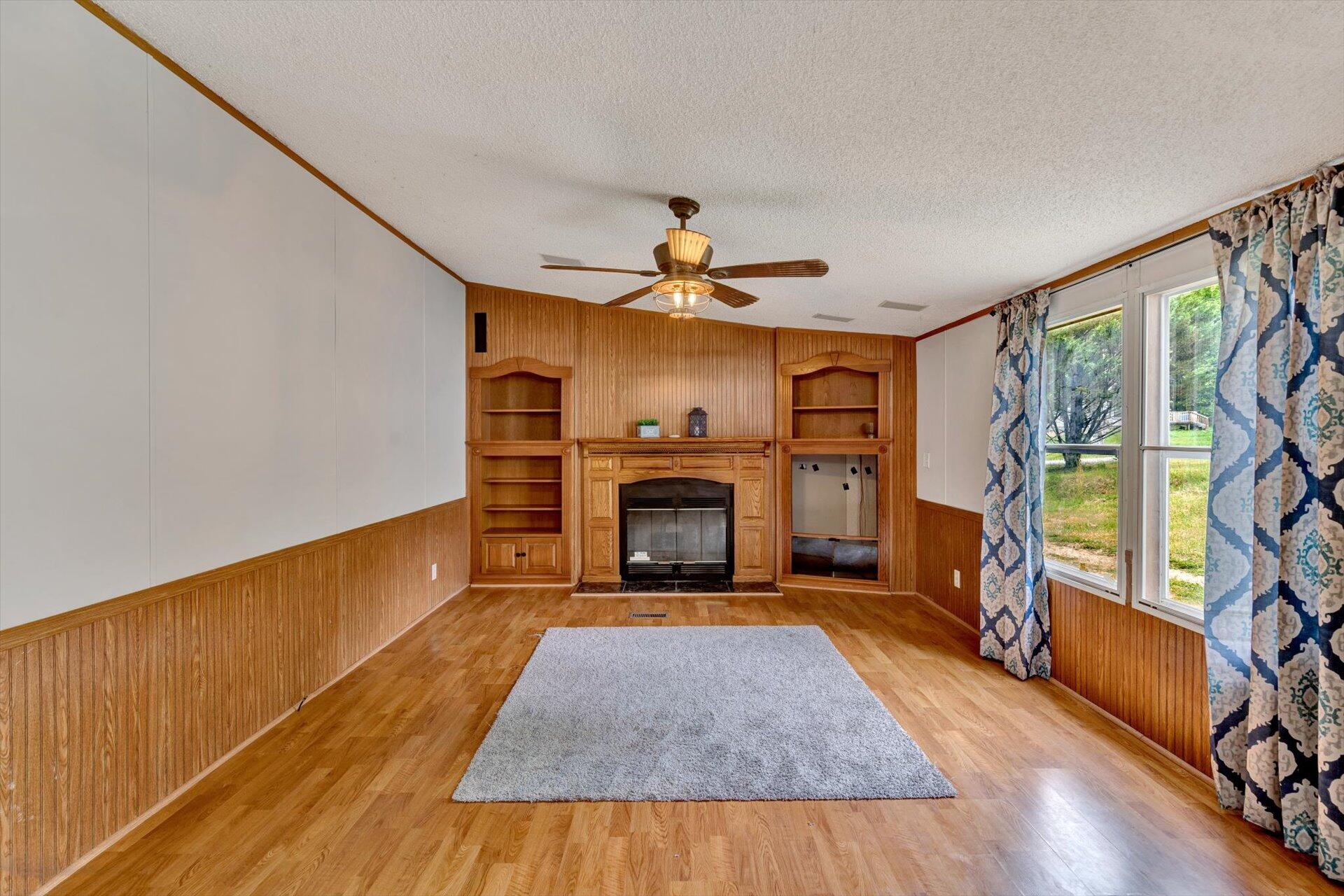 103 Summitt Ridge Drive Blue Ridge, VA 24064 - Photo 14 of 36 02724728-0A2E-42AF-B3BB-9747649B1F91